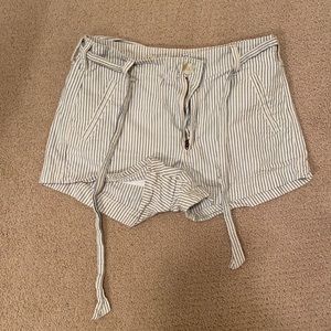 American eagle blue+white jean shorts w/ tie (2)